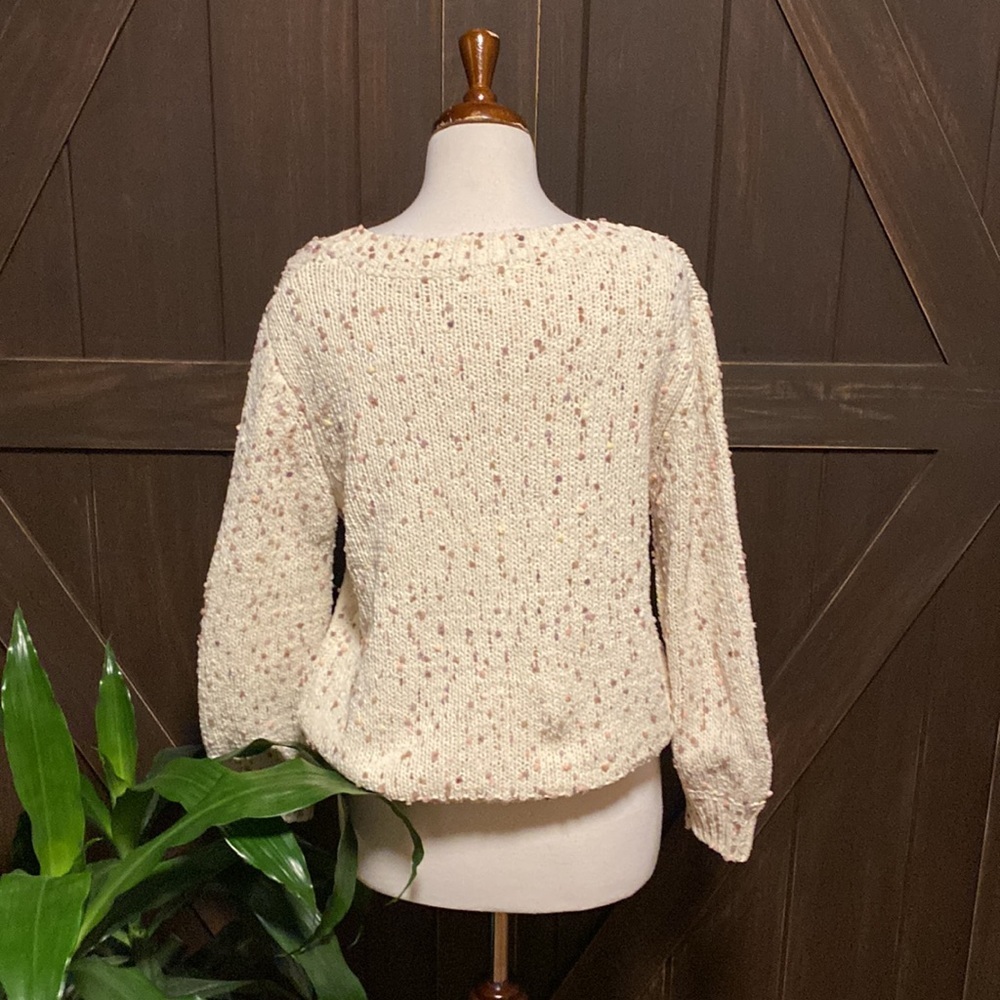 by the River-Small cream colored V neck sweater with Pink and Brown yarn design - Picture 5 of 7